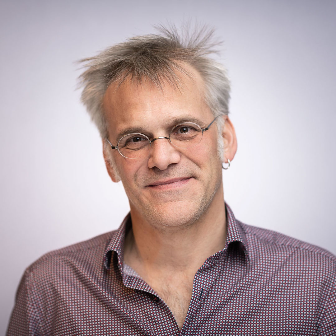 Das Bild zeigt das Portrait von Geschäftsführer Björn Encke.