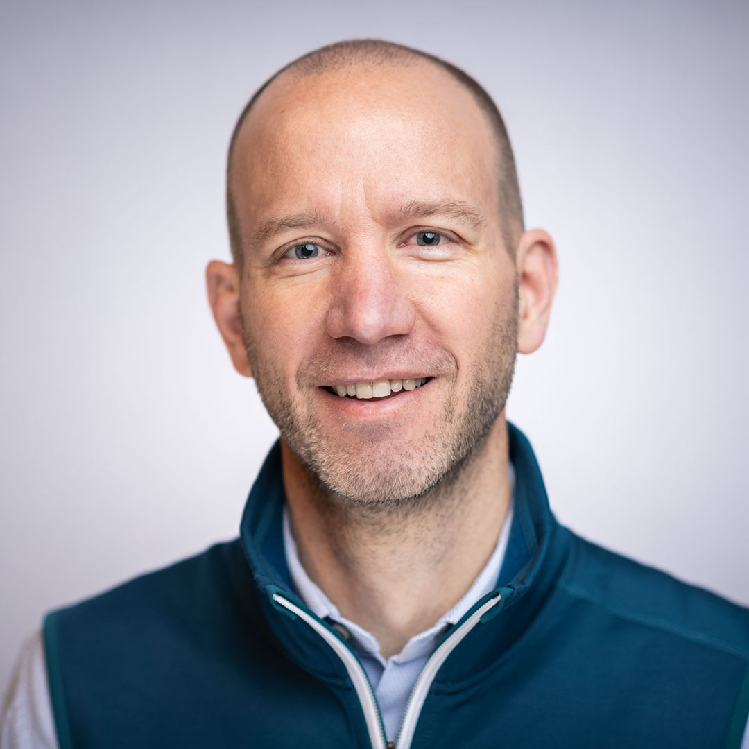 Das Bild zeigt das Portrait von Mitarbeiter Johannes Penner.