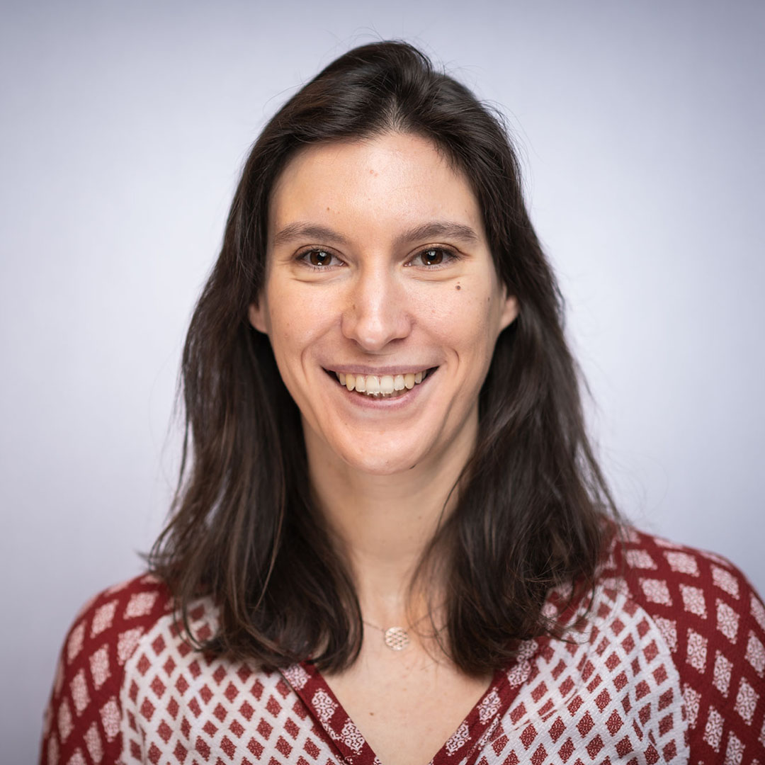 Das Bild zeigt das Portrait von Mitarbeiterin Tina Nagorzanski.